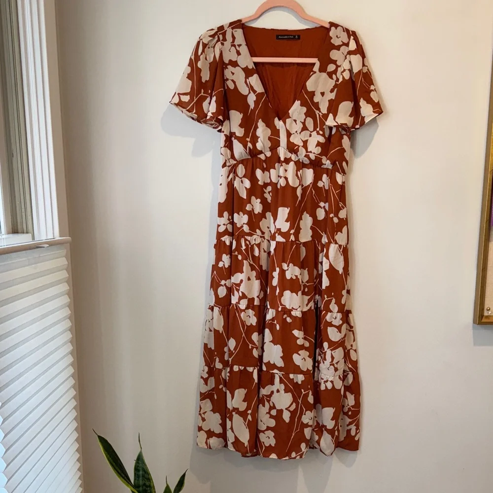Floral, tiered Abercrombie and Fitch Dress - Picture 2 of 9